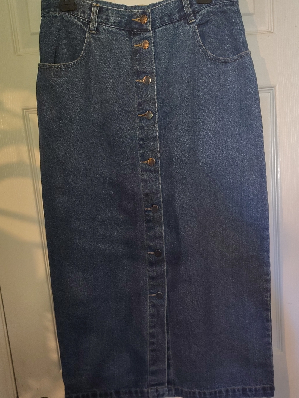Women’s Straight Leg Jeans in Classic Blue - Button Front